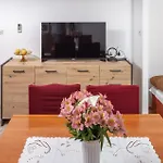 Awesome Home In Zastrazisce With Wifi